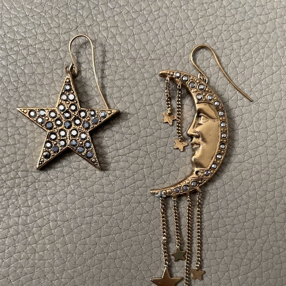 CHARMING DESIGN MOON AND STAR EARRINGS